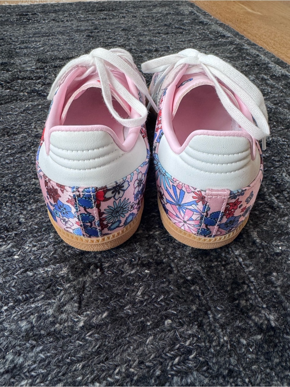 adidas Women’s Pink Floral Sambas with White Stripes - size 7 - Picture 2 of 8